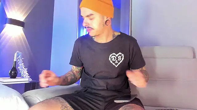 Snapshot of kaletattoo chatting on 12-14-25, 11:49 kaletattoo online show from 12-14-25, 11:49