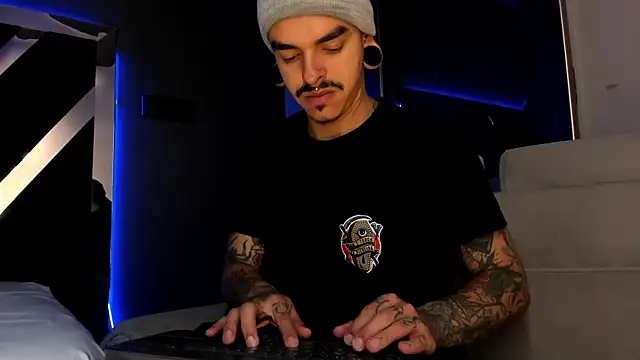Snapshot of kaletattoo chatting on 05-17-26, 11:43 kaletattoo online show from 05-17-26, 11:43