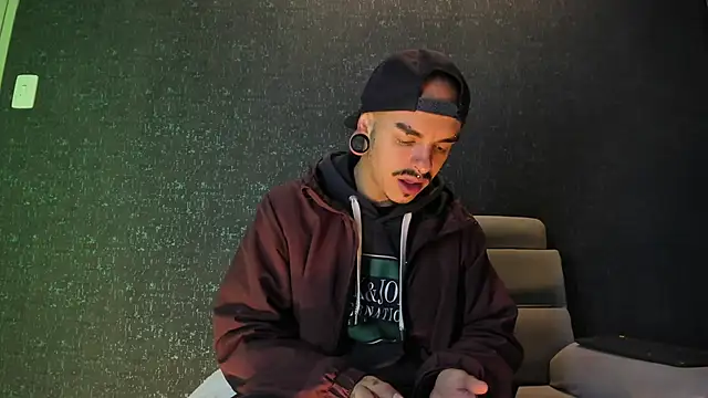 Snapshot of kaletattoo chatting on 11-16-25, 11:59 kaletattoo online show from 11-16-25, 11:59