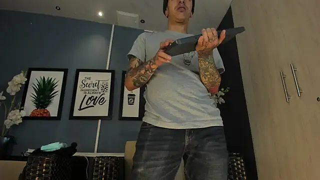 Snapshot of kaletattoo chatting on 01-06-26, 11:03 kaletattoo online show from 01-06-26, 11:03