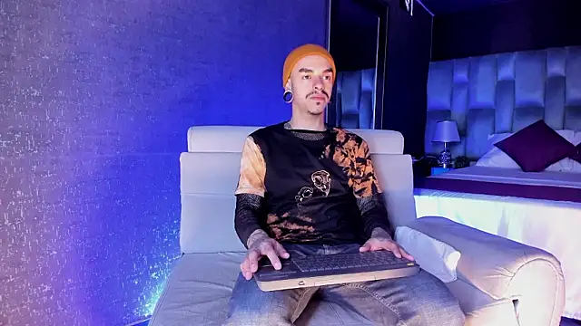 Snapshot of kaletattoo chatting on 02-10-26, 11:20 kaletattoo online show from 02-10-26, 11:20