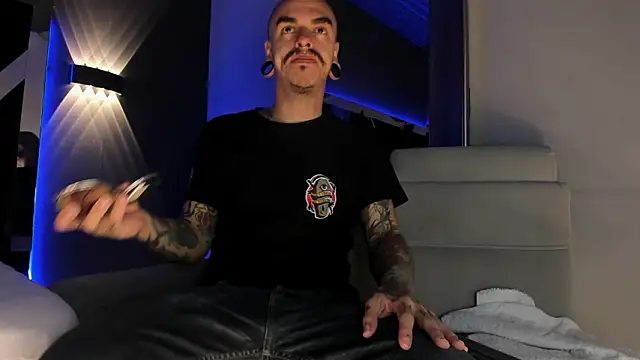 Snapshot of kaletattoo chatting on 02-18-26, 11:17 kaletattoo online show from 02-18-26, 11:17