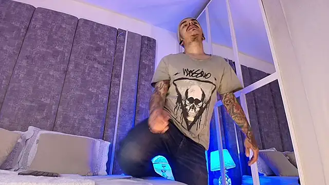 Snapshot of kaletattoo chatting on 02-25-26, 11:21 kaletattoo online show from 02-25-26, 11:21