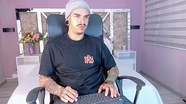 Snapshot of kaletattoo chatting on 12-04-25, 11:09 kaletattoo online show from 12-04-25, 11:09