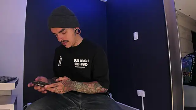 Snapshot of kaletattoo chatting on 06-09-26, 11:11 kaletattoo online show from 06-09-26, 11:11