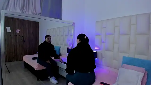 Ariana rouse online show from 11-27-25, 05:57