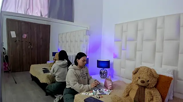 Ariana rouse online show from 03-30-26, 04:19