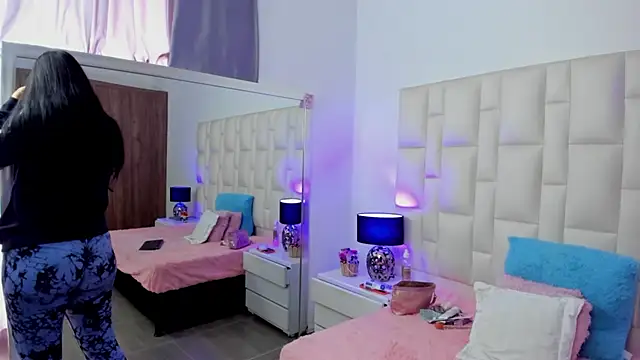 Ariana rouse online show from 11-19-25, 03:12