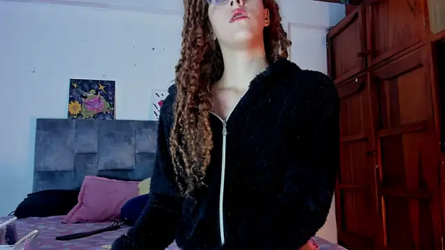 Isangel  online show from 09-30-25, 04:51