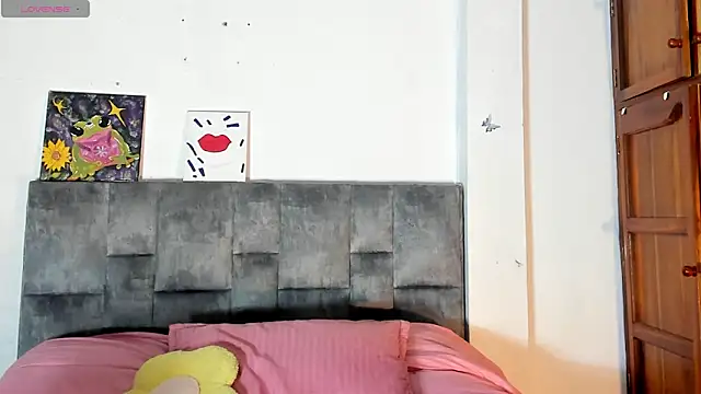 Isangel  online show from 11-18-25, 02:27