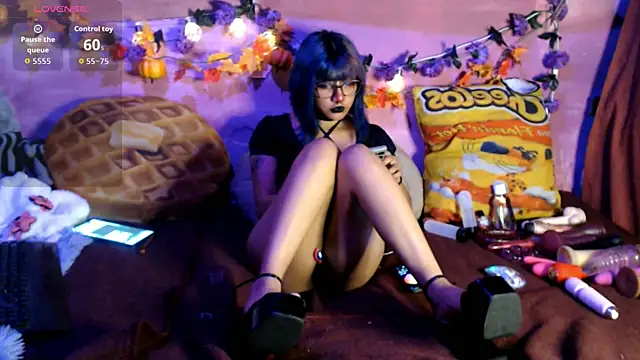 Sharkyu1 online show from 11-20-25, 04:13