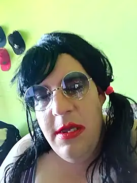 Snapshot of Adrianka chatting on 05-18-26, 07:35 Adrianka online show from 05-18-26, 07:35