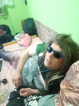 Snapshot of Adrianka chatting on 05-14-26, 11:35 Adrianka online show from 05-14-26, 11:35