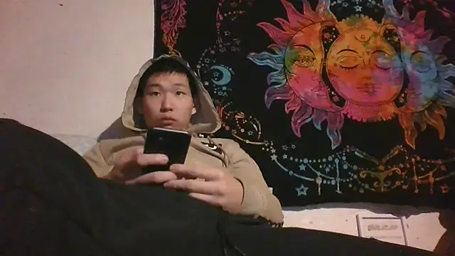 Snapshot of thekinkyasian chatting on 01-24-25, 04:05 thekinkyasian online show from 01-24-25, 04:05