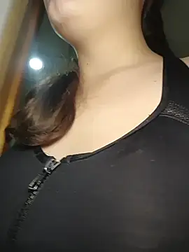 Snapshot of Vale_Saenzz chatting on 10-14-25, 10:53 Vale Saenzz online show from 10-14-25, 10:53