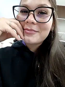 Snapshot of Vale_Saenzz chatting on 03-08-25, 05:54 Vale Saenzz online show from 03-08-25, 05:54