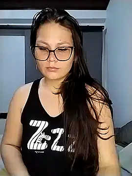 Snapshot of Vale_Saenzz chatting on 02-16-25, 01:25 Vale Saenzz online show from 02-16-25, 01:25