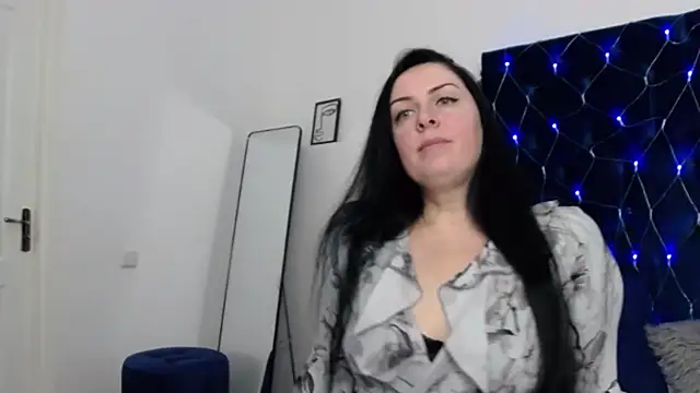 Snapshot of JacquelineElle chatting on 02-10-25, 06:35 JacquelineElle online show from 02-10-25, 06:35
