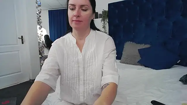 Snapshot of JacquelineElle chatting on 03-23-25, 02:04 JacquelineElle online show from 03-23-25, 02:04