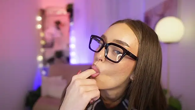 Clara Nia online show from 01-10-26, 07:31