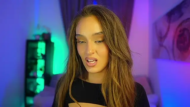 Clara Nia online show from 10-21-25, 06:40