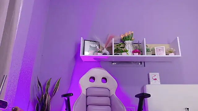 Snapshot of Rossi_Mariana chatting on 07-18-26, 01:30 Rossi Mariana online show from 07-18-26, 01:30