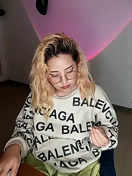 Hinako0Satorii  online show from 02-25-25, 04:03