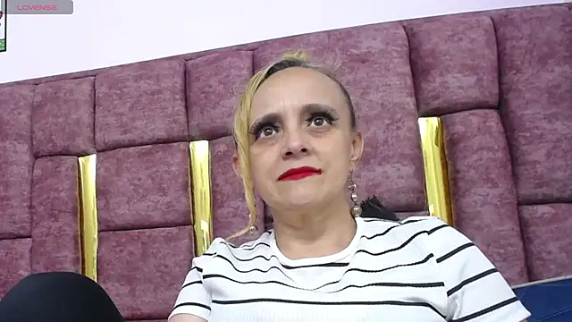 VICTORIAHANK  online show from 03-17-26, 07:28