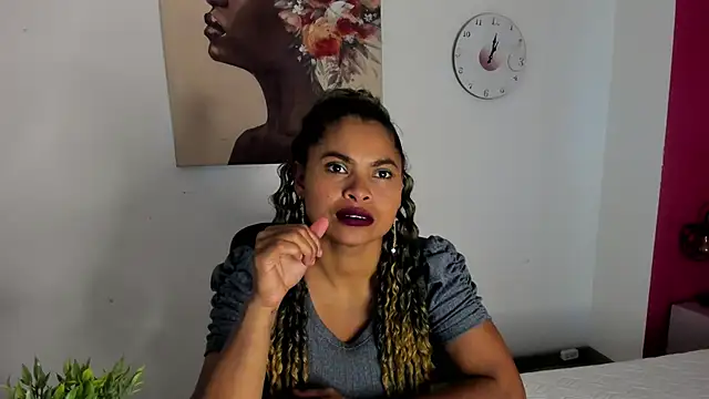 CamiilaReyes online show from 11-21-25, 01:43