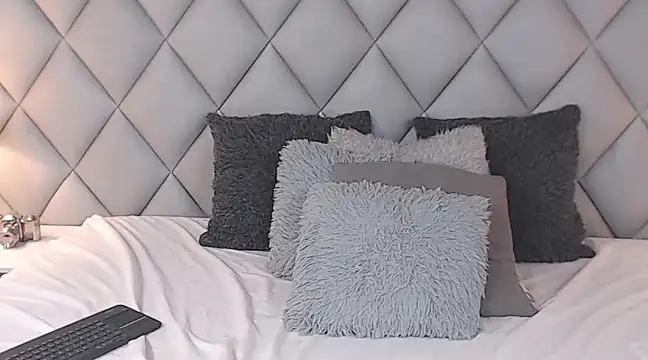 LalyCastro online show from 02-05-25, 11:06