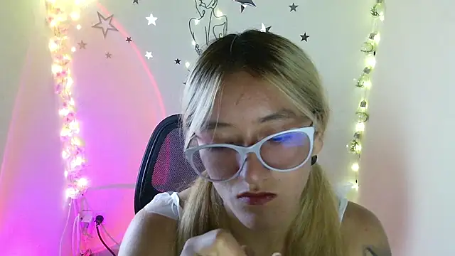 Snapshot of Lya1_ch chatting on 05-08-26, 08:56 Lya1 ch online show from 05-08-26, 08:56