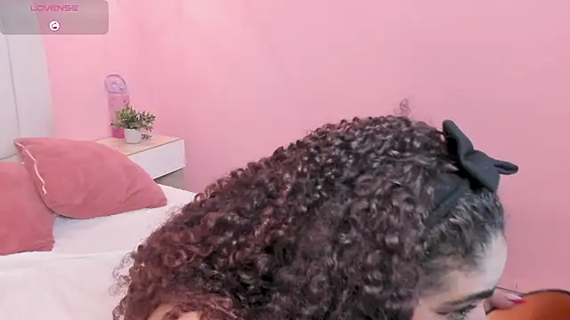 Snapshot of ninna_curly chatting on 03-15-25, 03:06 ninna curly online show from 03-15-25, 03:06