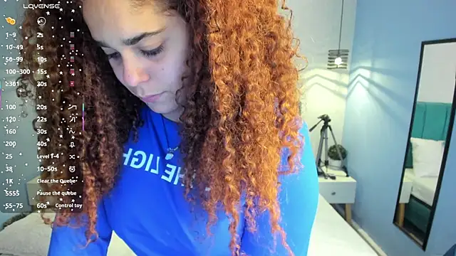 Snapshot of ninna_curly chatting on 10-06-25, 05:30 ninna curly online show from 10-06-25, 05:30