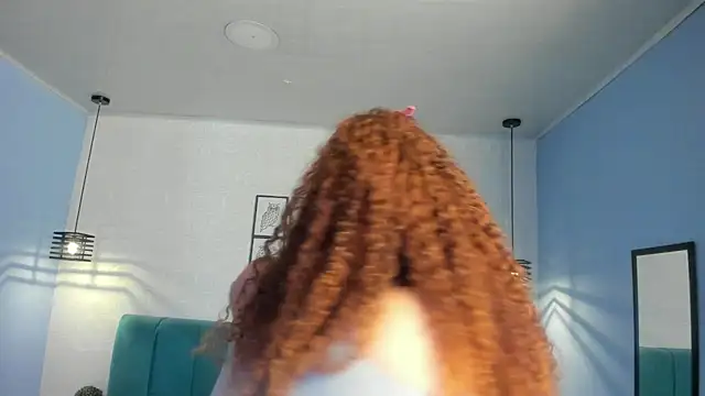 Snapshot of ninna_curly chatting on 11-19-25, 09:15 ninna curly online show from 11-19-25, 09:15