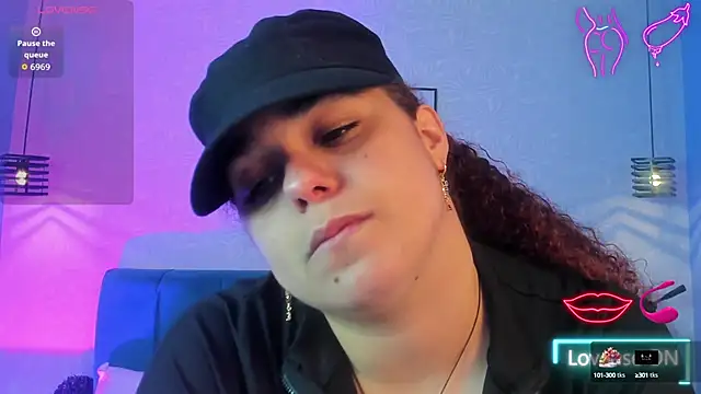 Snapshot of ninna_curly chatting on 10-17-25, 04:27 ninna curly online show from 10-17-25, 04:27