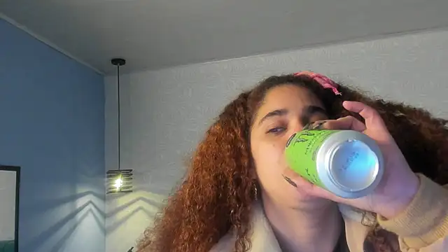 Snapshot of ninna_curly chatting on 11-21-25, 04:44 ninna curly online show from 11-21-25, 04:44