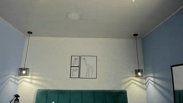 Snapshot of ninna_curly chatting on 02-19-26, 01:35 ninna curly online show from 02-19-26, 01:35