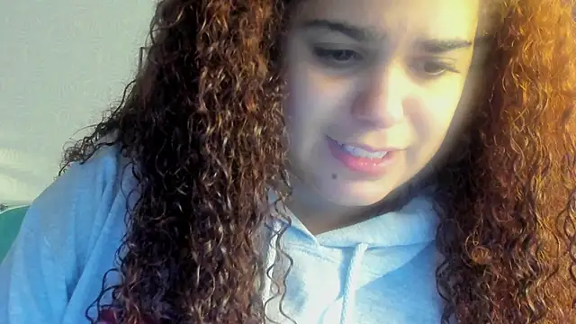 Snapshot of ninna_curly chatting on 10-21-25, 04:01 ninna curly online show from 10-21-25, 04:01