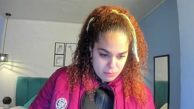 Snapshot of ninna_curly chatting on 11-19-25, 04:01 ninna curly online show from 11-19-25, 04:01