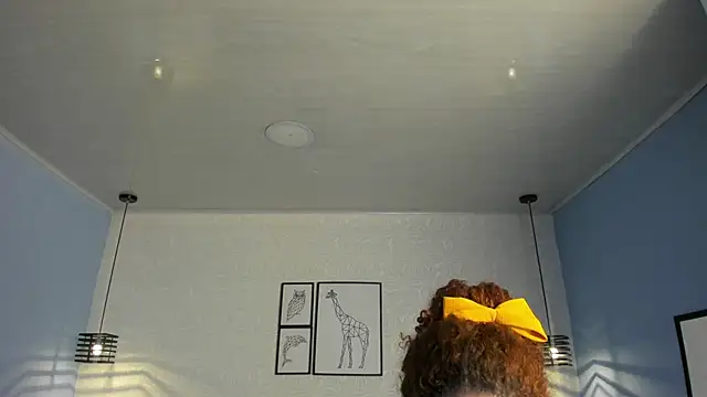 Snapshot of ninna_curly chatting on 11-27-25, 04:35 ninna curly online show from 11-27-25, 04:35