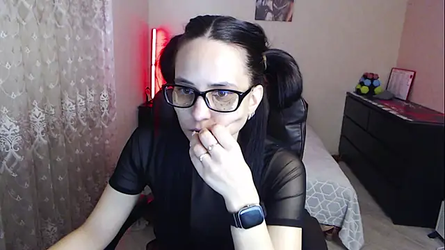 Kriss brunette 5 online show from 02-19-26, 08:22