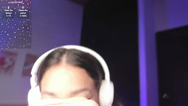 Snapshot of sabrinamoonie chatting on 09-21-25, 02:00 sabrinamoonie online show from 09-21-25, 02:00