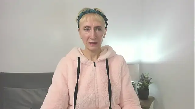 Snapshot of MargaretMilf69 chatting on 10-15-25, 03:09 MargaretMilf69 online show from 10-15-25, 03:09