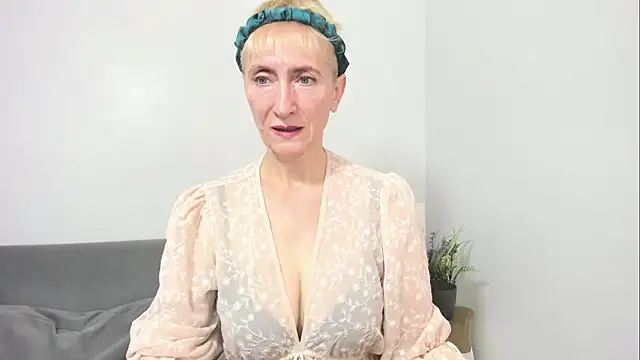 Snapshot of MargaretMilf69 chatting on 09-27-25, 07:03 MargaretMilf69 online show from 09-27-25, 07:03