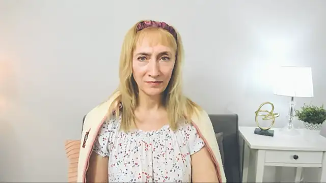 Snapshot of MargaretMilf69 chatting on 02-15-25, 09:27 MargaretMilf69 online show from 02-15-25, 09:27