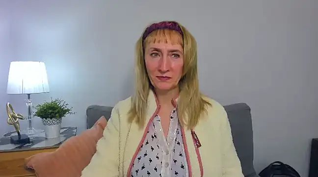 Snapshot of MargaretMilf69 chatting on 03-10-25, 04:25 MargaretMilf69 online show from 03-10-25, 04:25