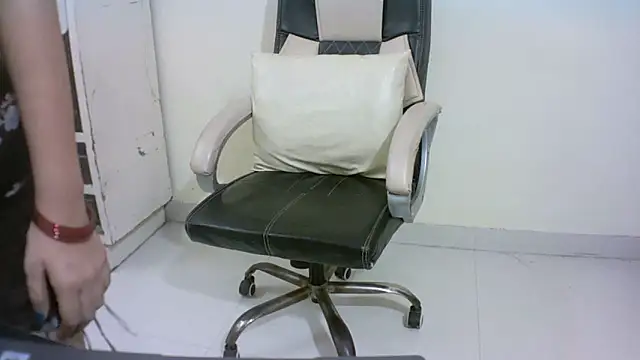 Snapshot of kajal__bhabhi_ chatting on 05-27-26, 02:57 kajal bhabhi online show from 05-27-26, 02:57