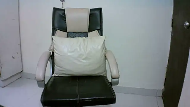 Snapshot of kajal__bhabhi_ chatting on 02-26-26, 04:18 kajal bhabhi online show from 02-26-26, 04:18