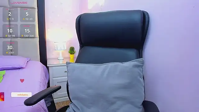 MelodyWinx online show from 10-31-25, 08:16