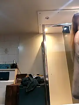 Astrid-Gilbert online show from 02-18-25, 07:54